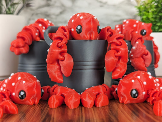 Lobster Fidget Toy with Bucket - Articulated 3D Print - Stress Relief for Adults and Kids - Unique Desk Toy - Flexible Sensory Animal